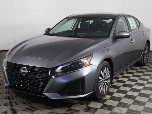 Used 2023 Nissan Altima 2.5 SV image 5