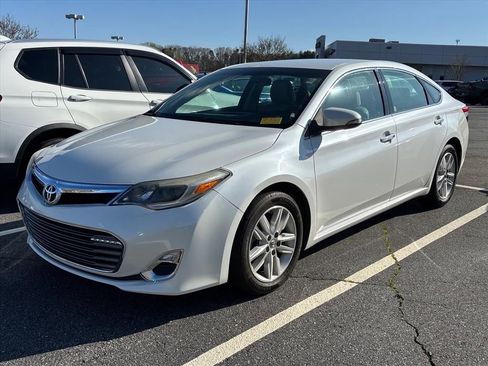 Used 2015 Toyota Avalon XLE image 2