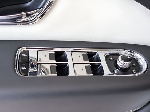 Used 2024 Bentley Bentayga AWD/4WD image 13