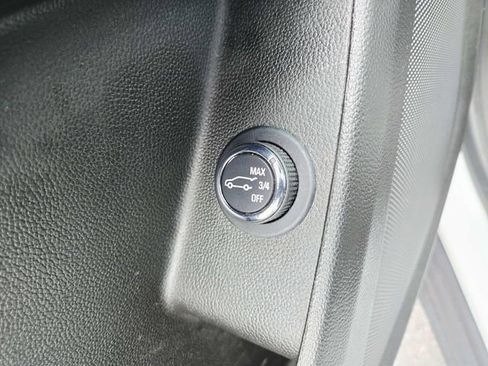 Used 2023 Chevrolet Traverse LT image 33