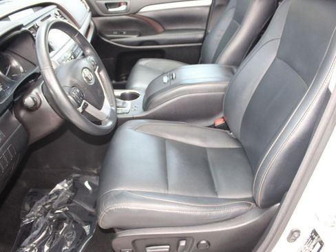 Used 2018 Toyota Highlander XLE image 5