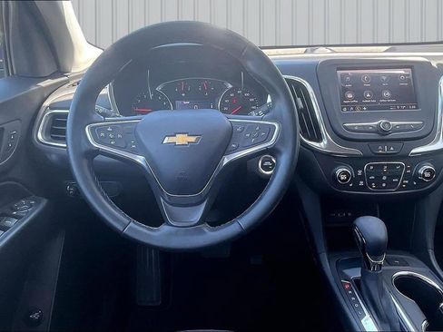 Used 2023 Chevrolet Equinox LT image 2