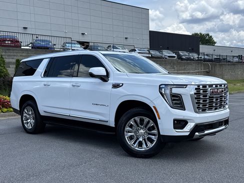 New 2026 GMC Yukon XL Denali AWD/4WD image 2