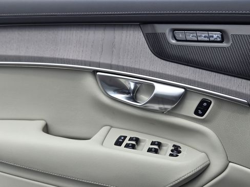 New 2026 Volvo XC90 B6 Ultra image 25