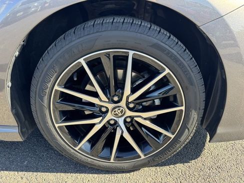 Used 2022 Toyota Camry SE image 9