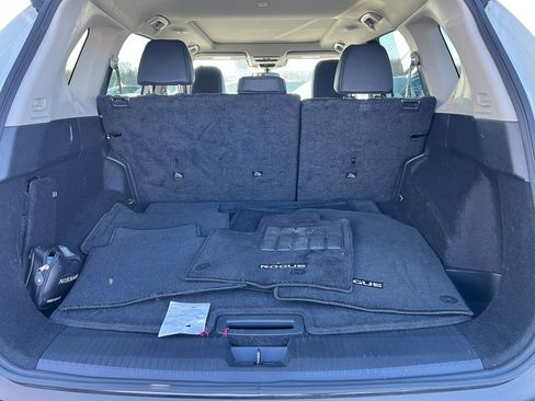 Used 2023 Nissan Rogue SV w/ SV Premium Package image 6