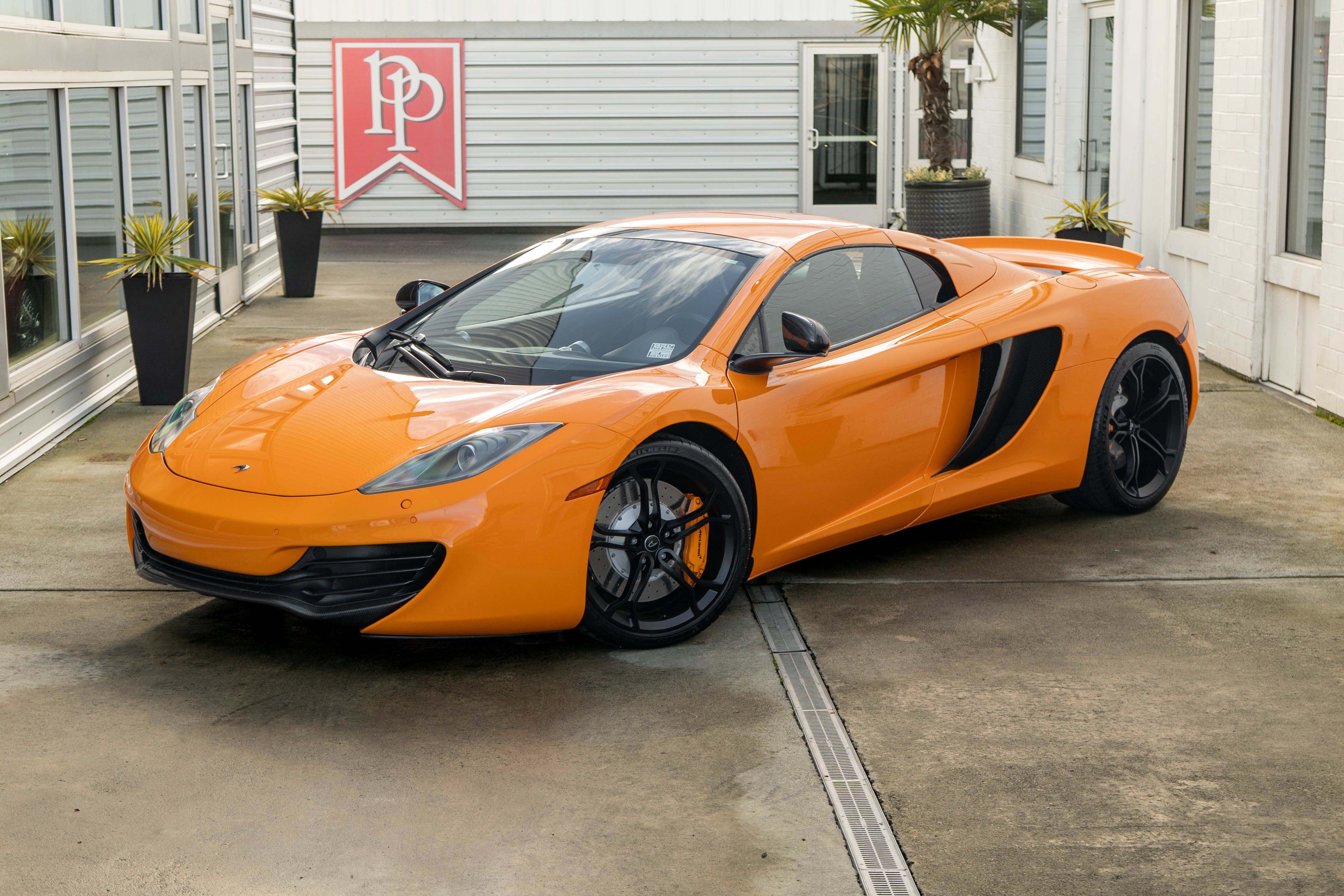 Used 2013 McLaren MP4-12C Spider RWD image 2