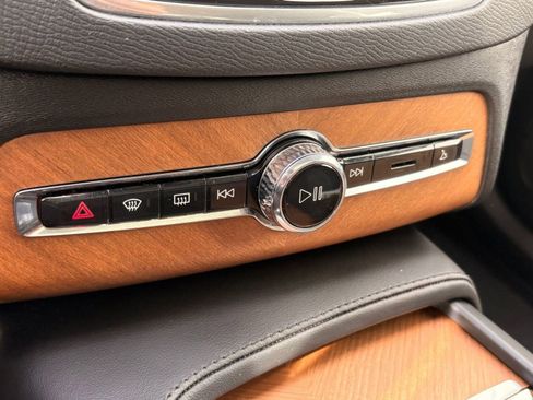 Certified 2024 Volvo XC90 B5 Plus w/ Protection Package Premier image 16
