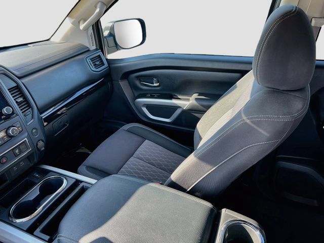 Used 2024 Nissan Titan SV w/ SV Convenience Package RWD image 5