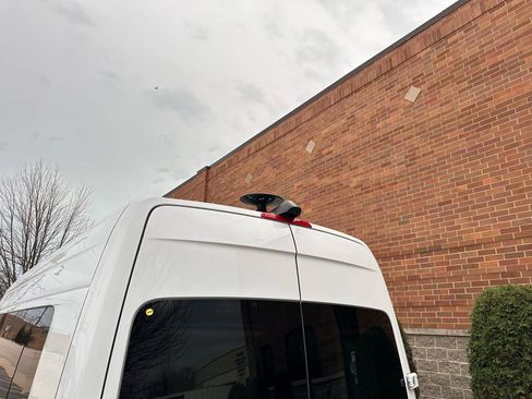 Used 2020 Mercedes-Benz Sprinter 3500 w/ Windows All Around Package image 6