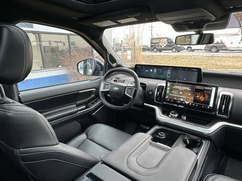 Used 2025 Ford Expedition Platinum w/ Stealth Appearance Package image 40