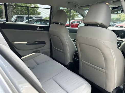 Used 2022 Kia Sportage LX image 18