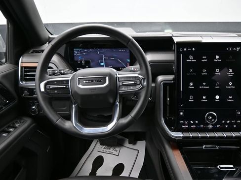 Used 2025 GMC Yukon XL Denali AWD/4WD image 14
