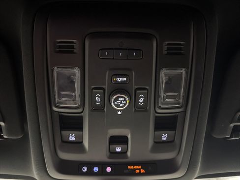 Used 2022 GMC Yukon XL SLT w/ SLT Premium Package image 23