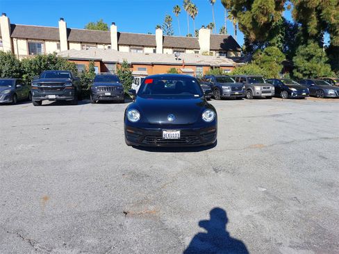 Used 2018 Volkswagen Beetle 2.0T S w/ Style & Comfort Package For S image 2