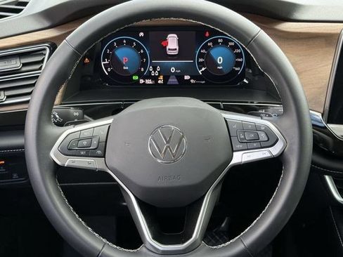 Used 2025 Volkswagen Atlas SE image 10