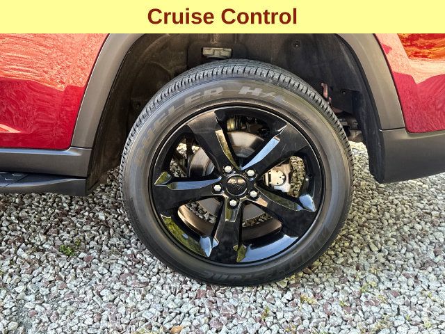 Used 2023 Jeep Grand Cherokee Altitude RWD image 9