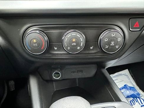 Used 2024 Chevrolet Trax LS w/ LS Convenience Package image 14