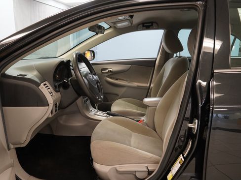 Used 2013 Toyota Corolla LE image 6