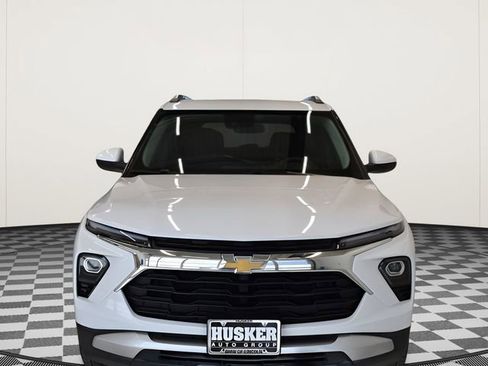 Used 2025 Chevrolet TrailBlazer LT w/ Driver Confidence Package AWD/4WD image 3