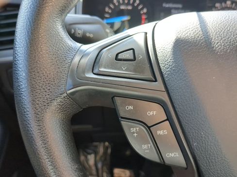 Used 2020 Ford Edge SE image 29