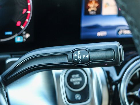 Certified 2025 Mercedes-Benz GLB 250 4MATIC image 22