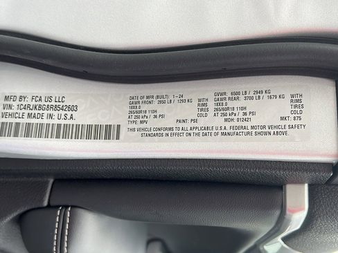 Used 2024 Jeep Grand Cherokee L Limited w/ Luxury Tech Group II image 44