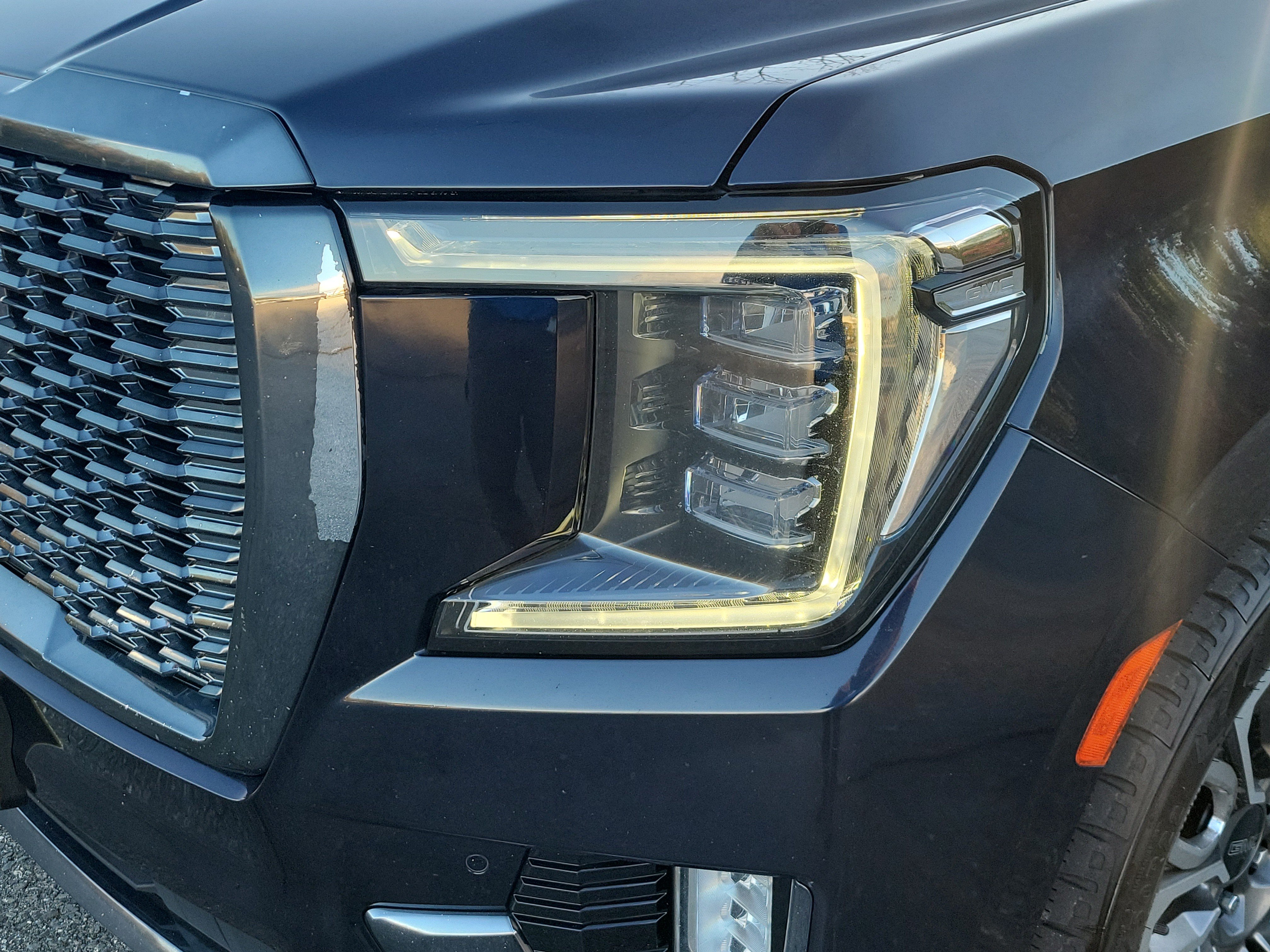 Used 2023 GMC Yukon XL Denali Ultimate AWD/4WD image 9