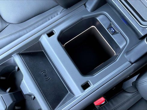 New 2026 Land Rover Defender 110 X-Dynamic SE image 23