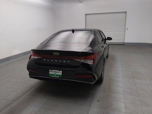Used 2024 Hyundai Elantra SE image 7