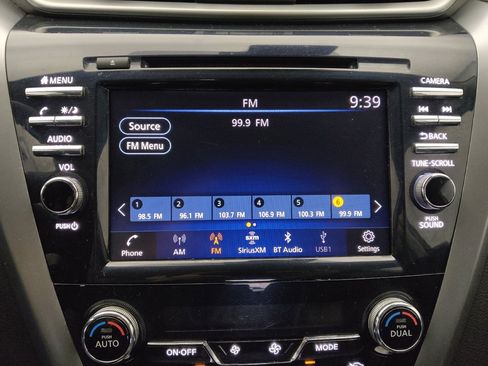 Used 2023 Nissan Murano SV image 25