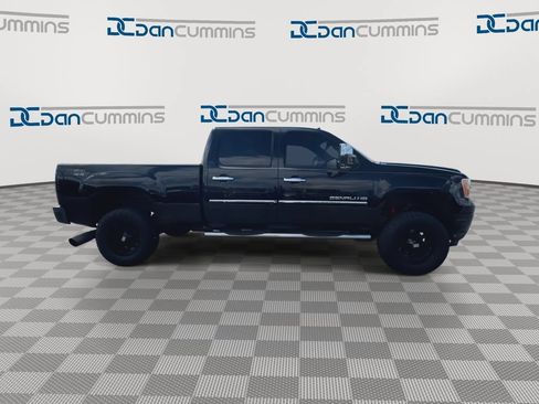Used 2012 GMC Sierra 2500 Denali w/ Suspension Package, Off-Road AWD/4WD image 2