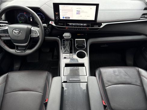 Used 2025 Toyota Sienna XSE w/ XSE Premium Package image 15