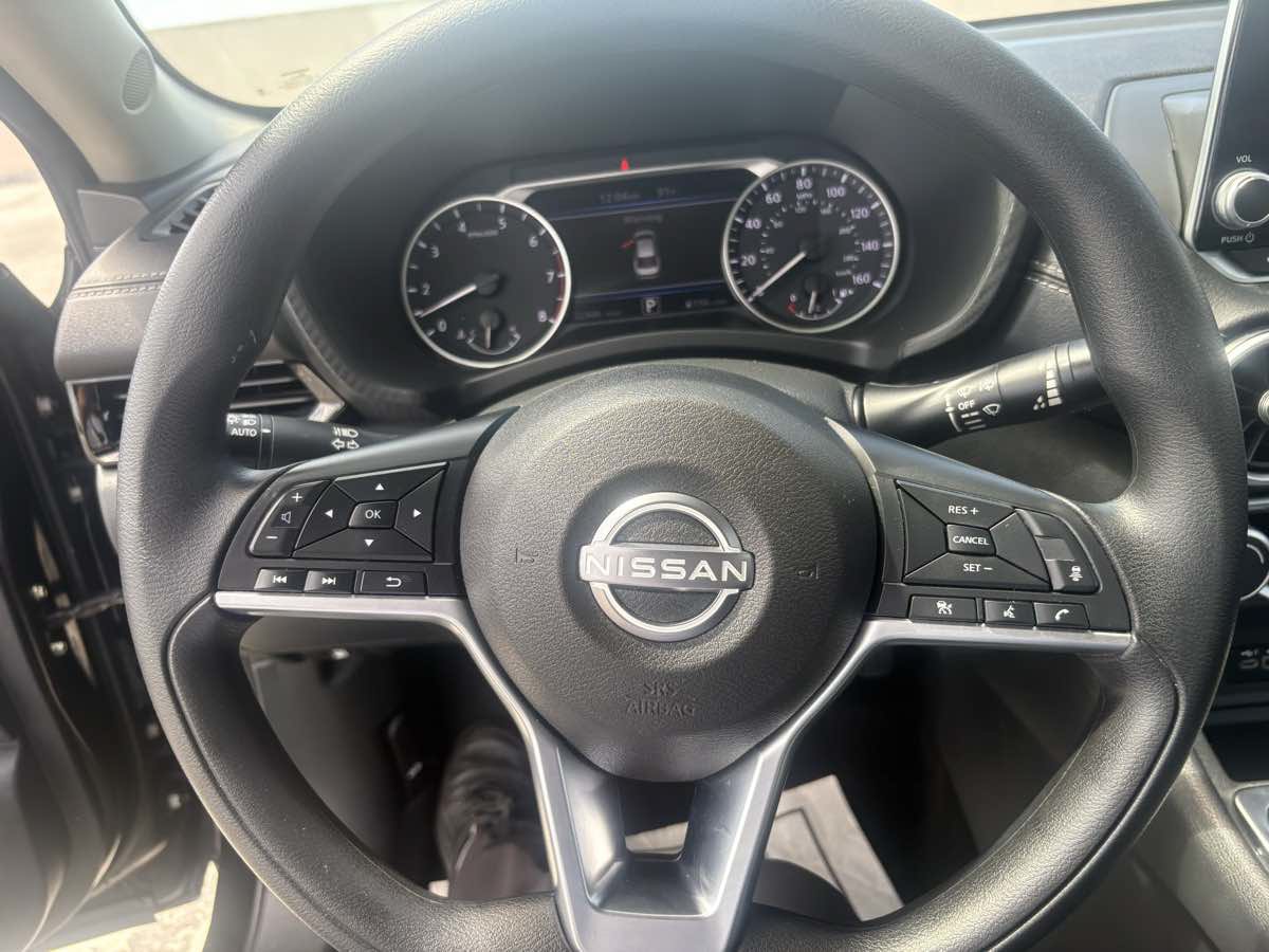 Used 2025 Nissan Sentra SV FWD image 21