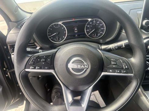 Used 2025 Nissan Sentra SV FWD image 21