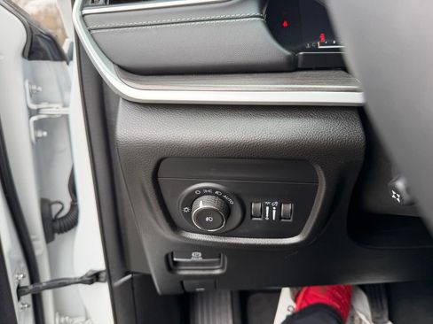 Used 2024 Jeep Grand Cherokee L Limited w/ Luxury Tech Group II image 15