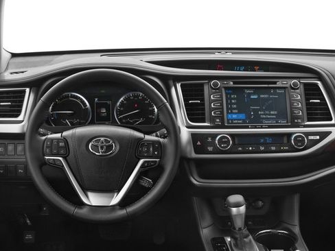 Used 2017 Toyota Highlander XLE AWD/4WD image 10
