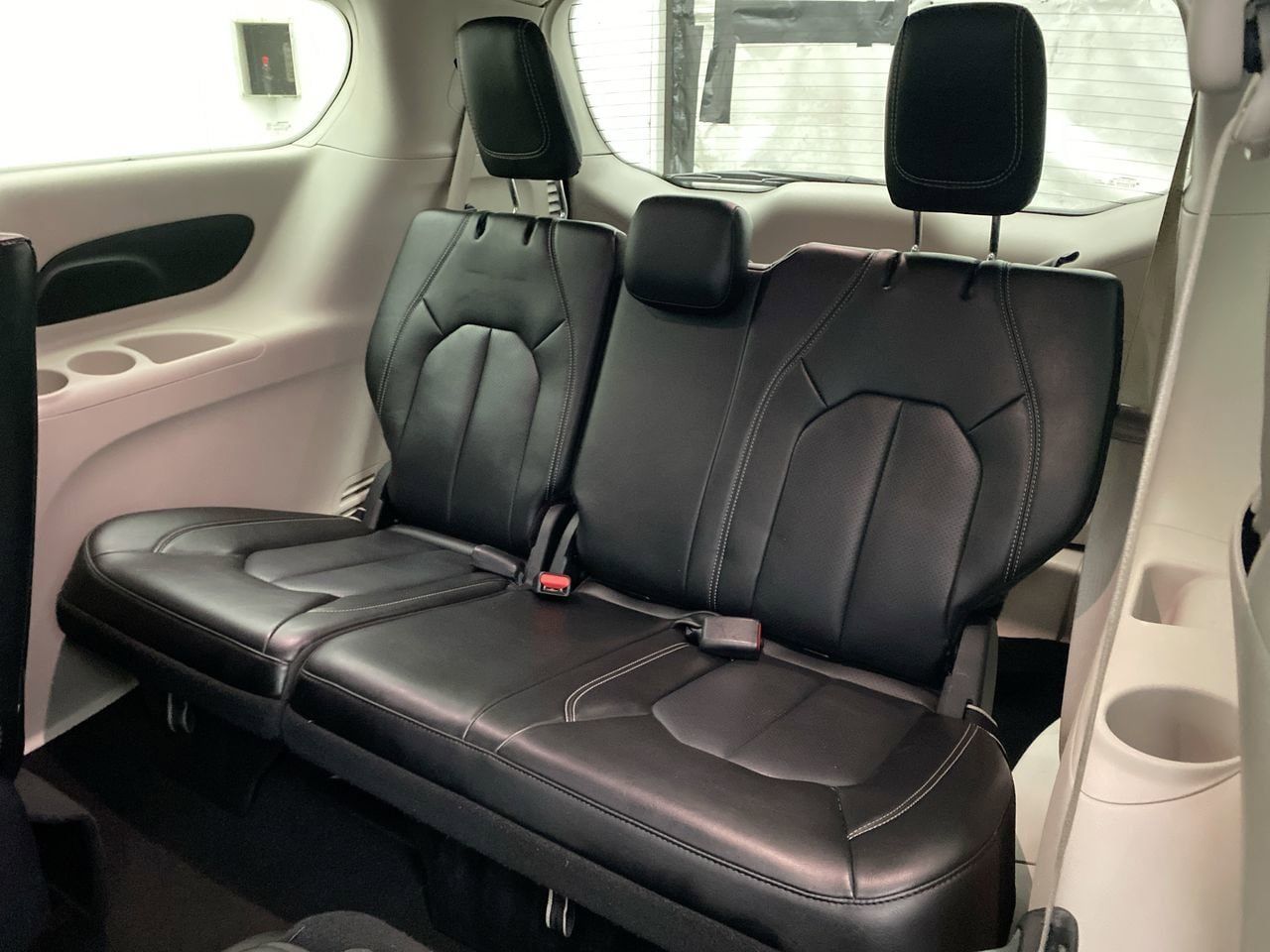Used 2023 Chrysler Pacifica Touring-L FWD image 24