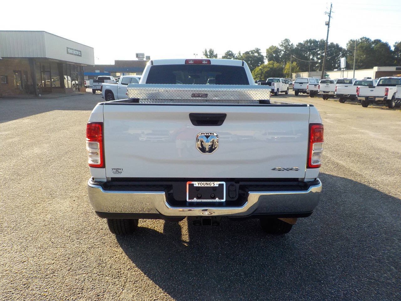 Used 2021 RAM 2500 Tradesman w/ Chrome Appearance Group AWD/4WD image 4