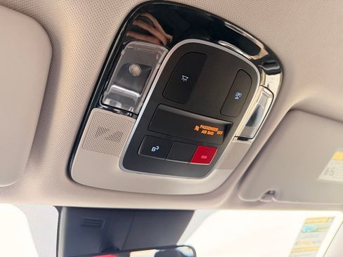 Used 2025 Hyundai Tucson SE image 18