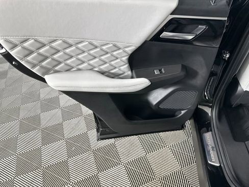 Used 2025 Mitsubishi Outlander 4WD Plug-In Hybrid image 15