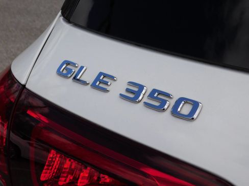 Used 2020 Mercedes-Benz GLE 350 4MATIC w/ Premium Package image 8