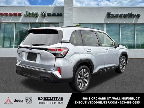 Used 2025 Subaru Forester Touring AWD/4WD image 4