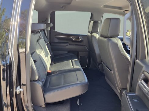 Used 2025 GMC Sierra 1500 SLT RWD image 14