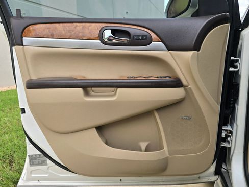 Used 2011 Buick Enclave CXL FWD image 17