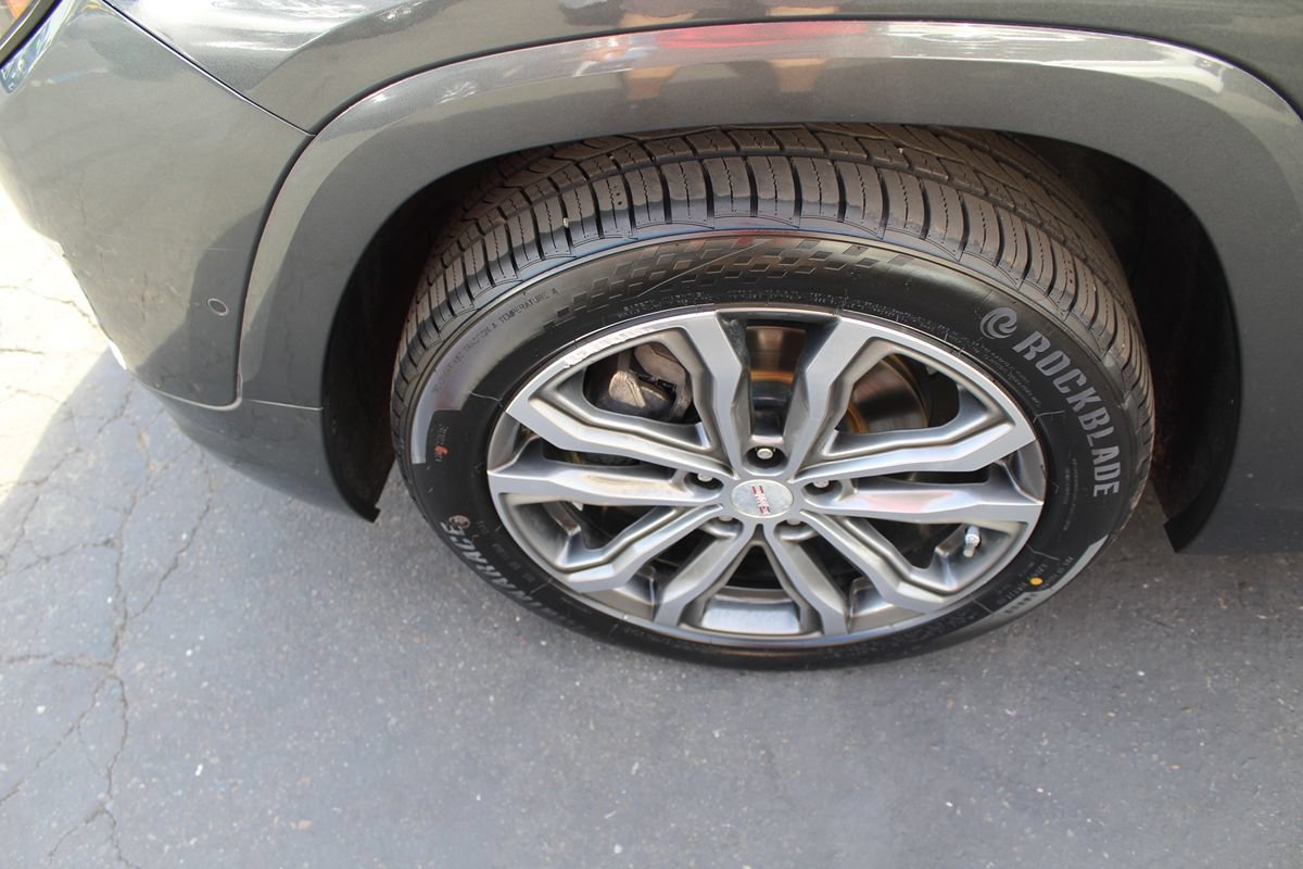 Used 2020 GMC Terrain Denali w/ Denali Premium Package AWD/4WD image 11
