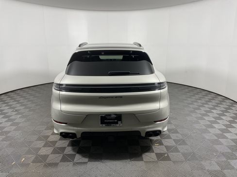 Used 2025 Porsche Cayenne GTS AWD/4WD image 6