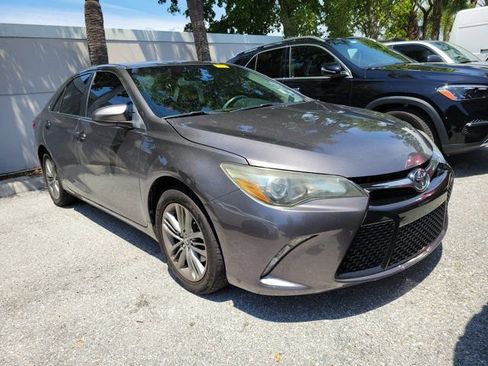 Used 2015 Toyota Camry SE image 11