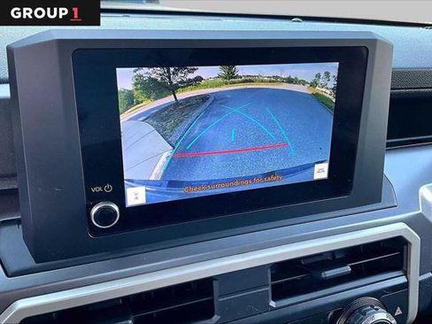 Certified 2025 Toyota Tacoma SR5 AWD/4WD image 29