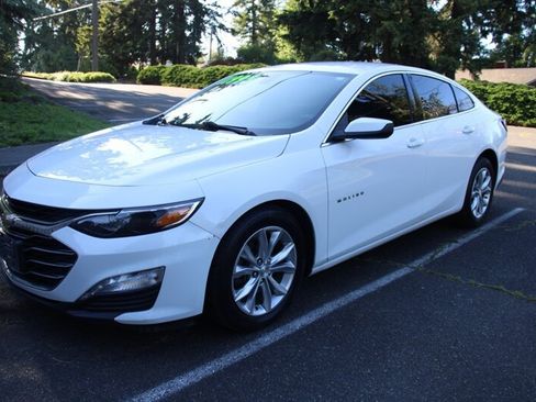 Used 2019 Chevrolet Malibu LT FWD image 1